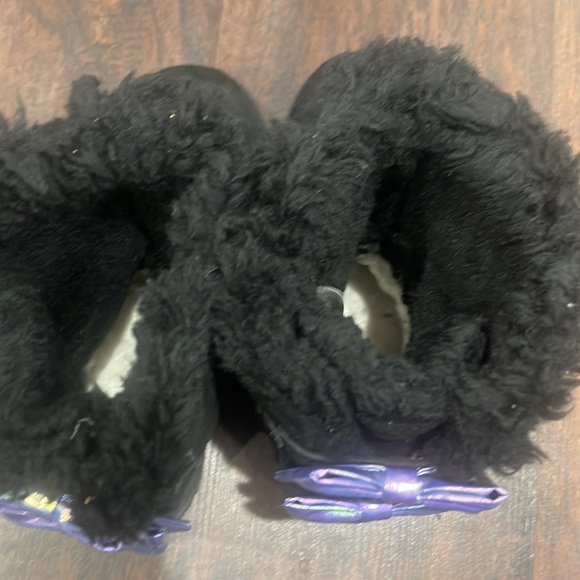 Used Girls Ugg boots size 4 - Picture 3 of 3